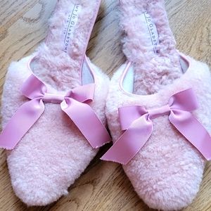 Amy Jo Gladstone | Kitten heel shearling slippers